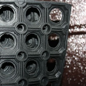Фото Коврик резиновый грязезащ. со сквозн.отверстиями (400х600 мм) толщ.16мм РТИ. Интернет-магазин Vseinet.ru Пенза